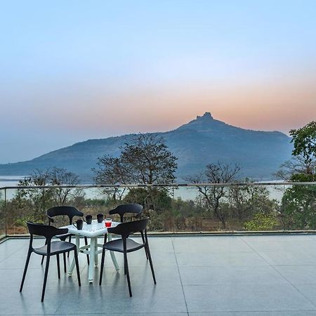 Saffronstays Stargazer, Karjat - Luxury Pool Villa With Lake View Exterior foto