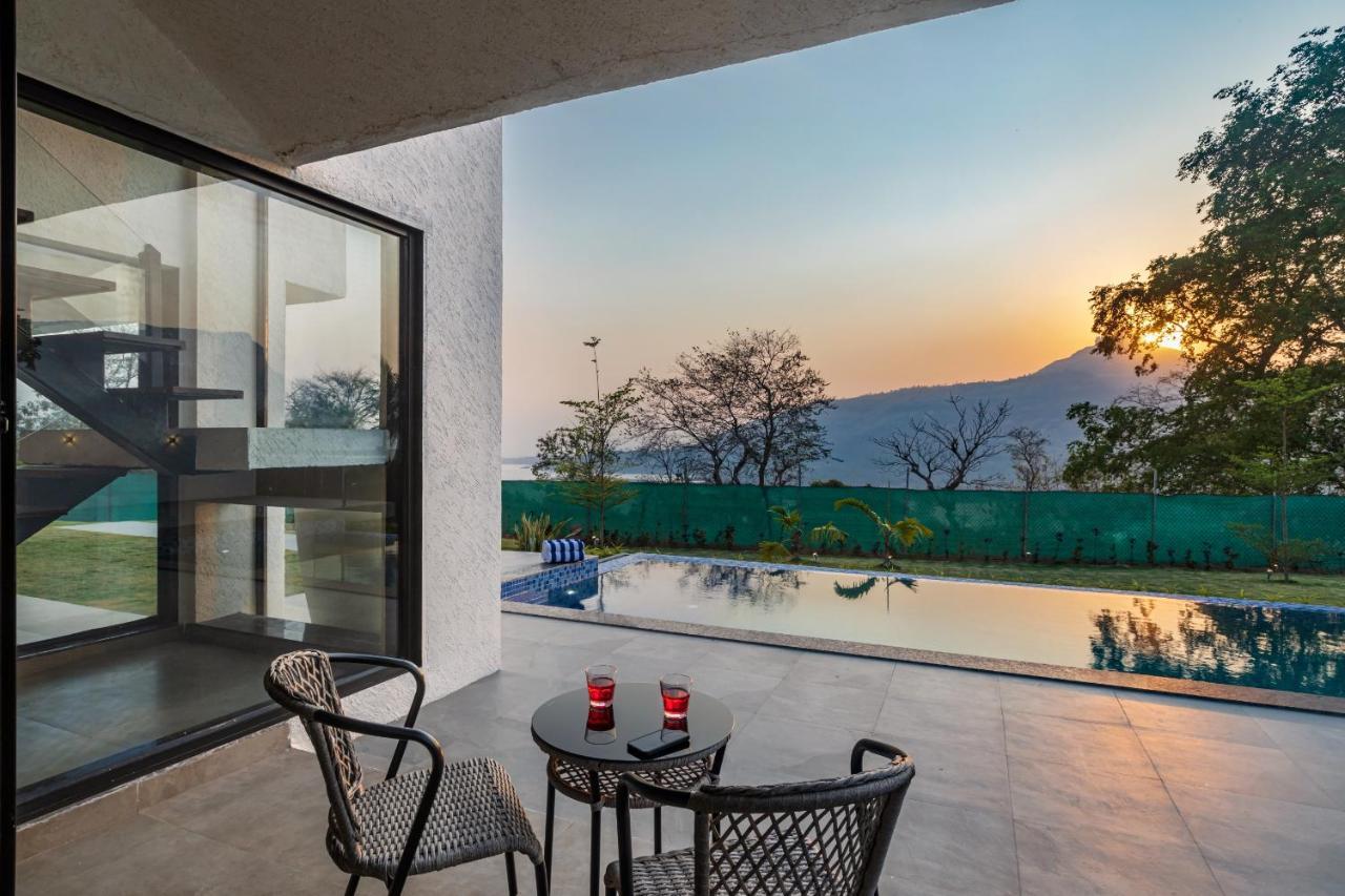 Saffronstays Stargazer, Karjat - Luxury Pool Villa With Lake View Exterior foto